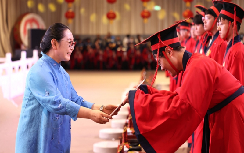 金秋揚(yáng)帆，逐夢(mèng)遠(yuǎn)航！榮程學(xué)子成人禮儀式