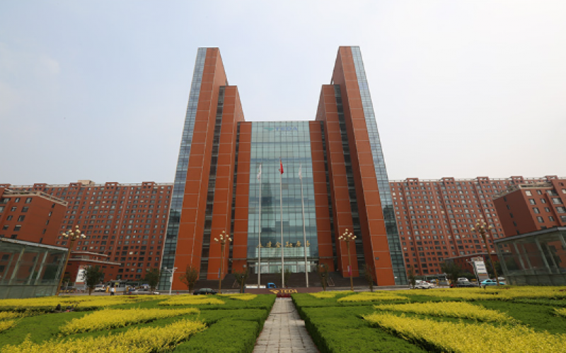 2003年，邁入集團(tuán)化經(jīng)營發(fā)展軌道