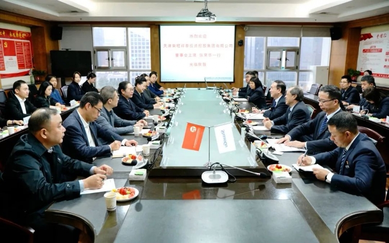 榮程集團(tuán)董事會(huì)主席張榮華，榮華控股黨委書(shū)記、董事長(zhǎng)崔榮華一行到陜鼓座談交流